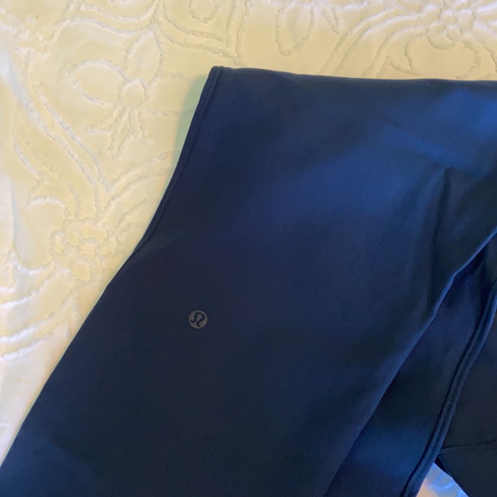 NWT lululemon On the Fly Crop 23” - Picture 8 of 8